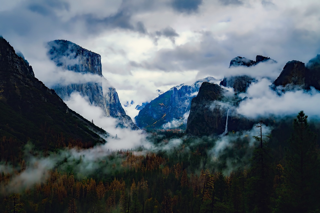 Exploring the Scenic Trails of Yosemite National Park